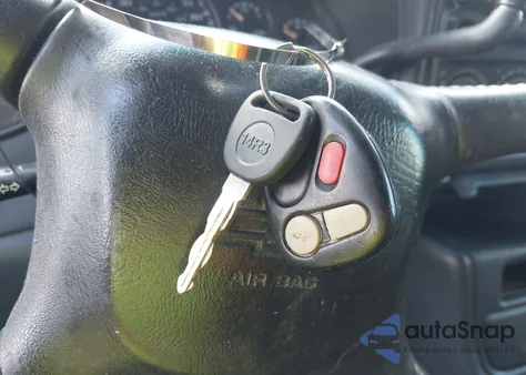 2002 Chevrolet Avalanche 1500 from USA, damaged, VIN 3GNEC13T52G286653